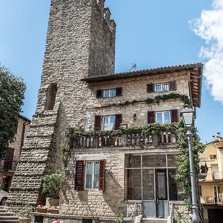 La Rosa Di Francesco Inn Valfabbrica Dış mekan fotoğraf