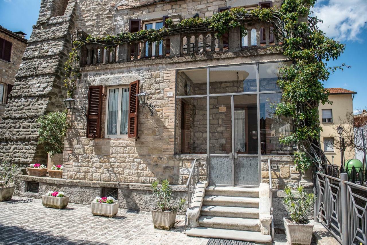 La Rosa Di Francesco Inn Valfabbrica Dış mekan fotoğraf