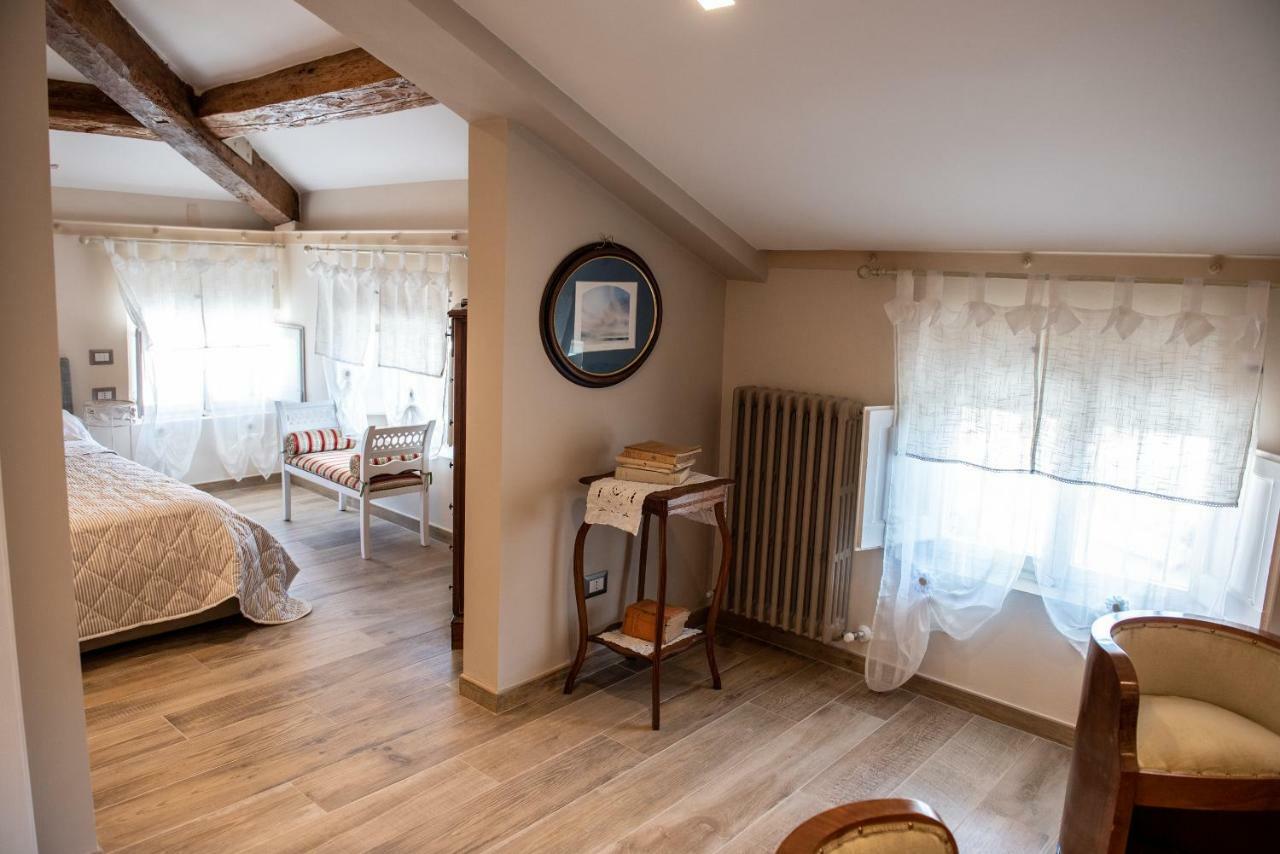 La Rosa Di Francesco Inn Valfabbrica Dış mekan fotoğraf
