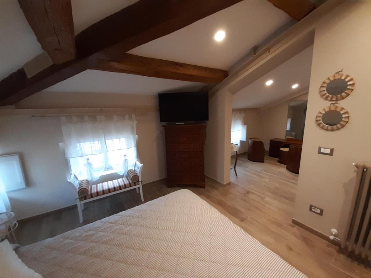 La Rosa Di Francesco Inn Valfabbrica Dış mekan fotoğraf
